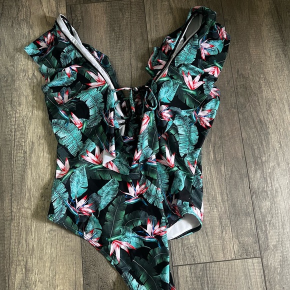 Sporlike Tropical Print One-Piece Swimsuit - Picture 8 of 9